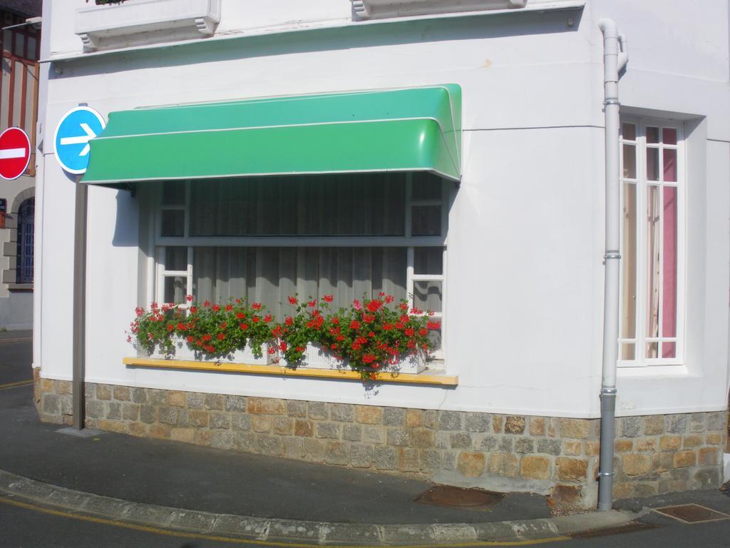 A L'Abri Des Vents Saint-Jean-le-Thomas Exterior foto